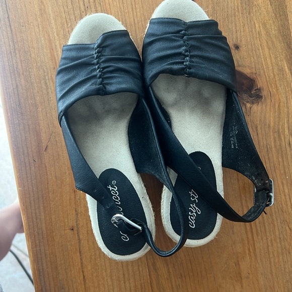 Easy Street Wedge Heels - Picture 2 of 6